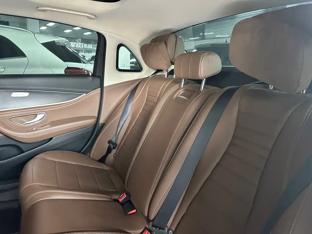 Mercedes-Benz E-Class — миниатюра 19