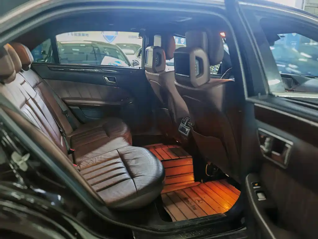 Mercedes-Benz E-Class — миниатюра 13
