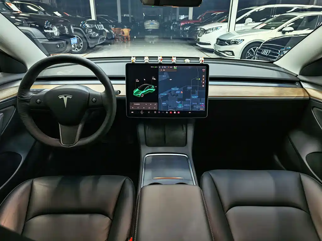 Tesla Model 3 — миниатюра 5