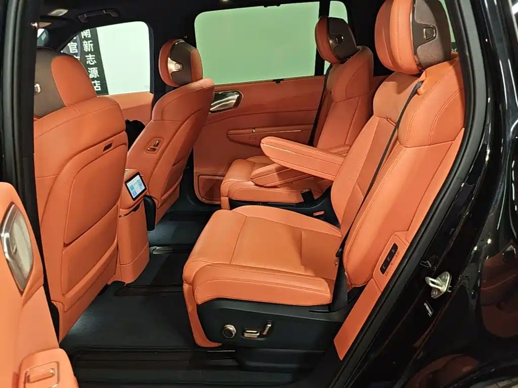 Lynk & Co 900 — миниатюра 17