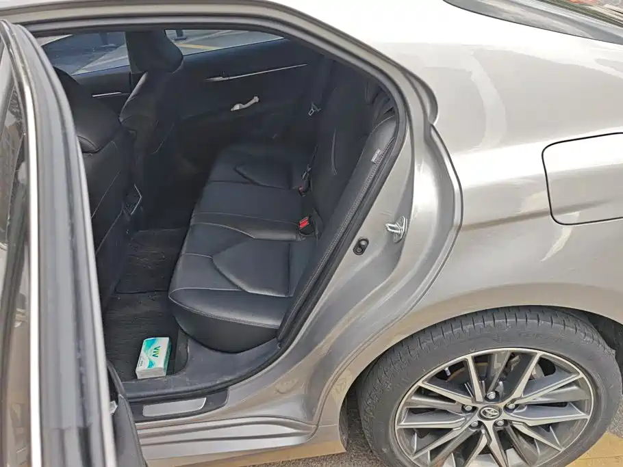 Toyota Camry — миниатюра 11