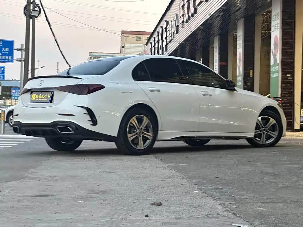 Mercedes-Benz C-Class — миниатюра 6
