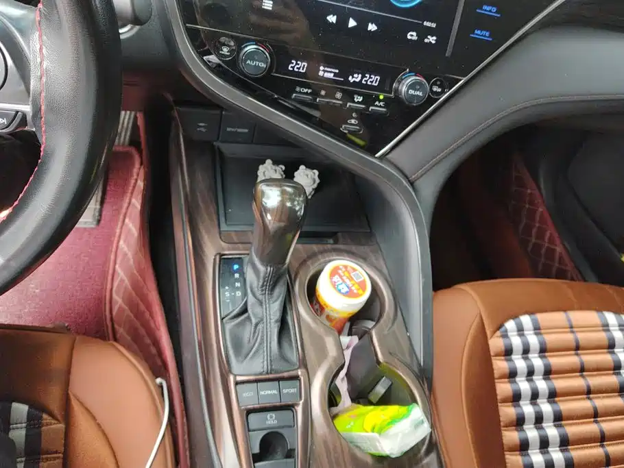 Toyota Camry — миниатюра 16