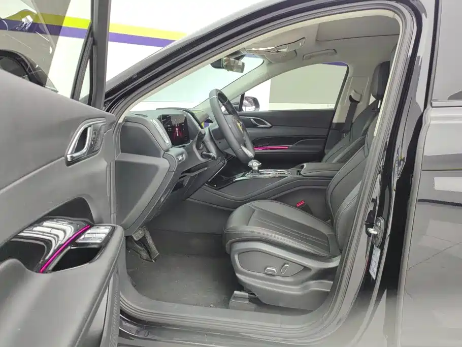Hongqi Hongqi HS3 PHEV — миниатюра 9