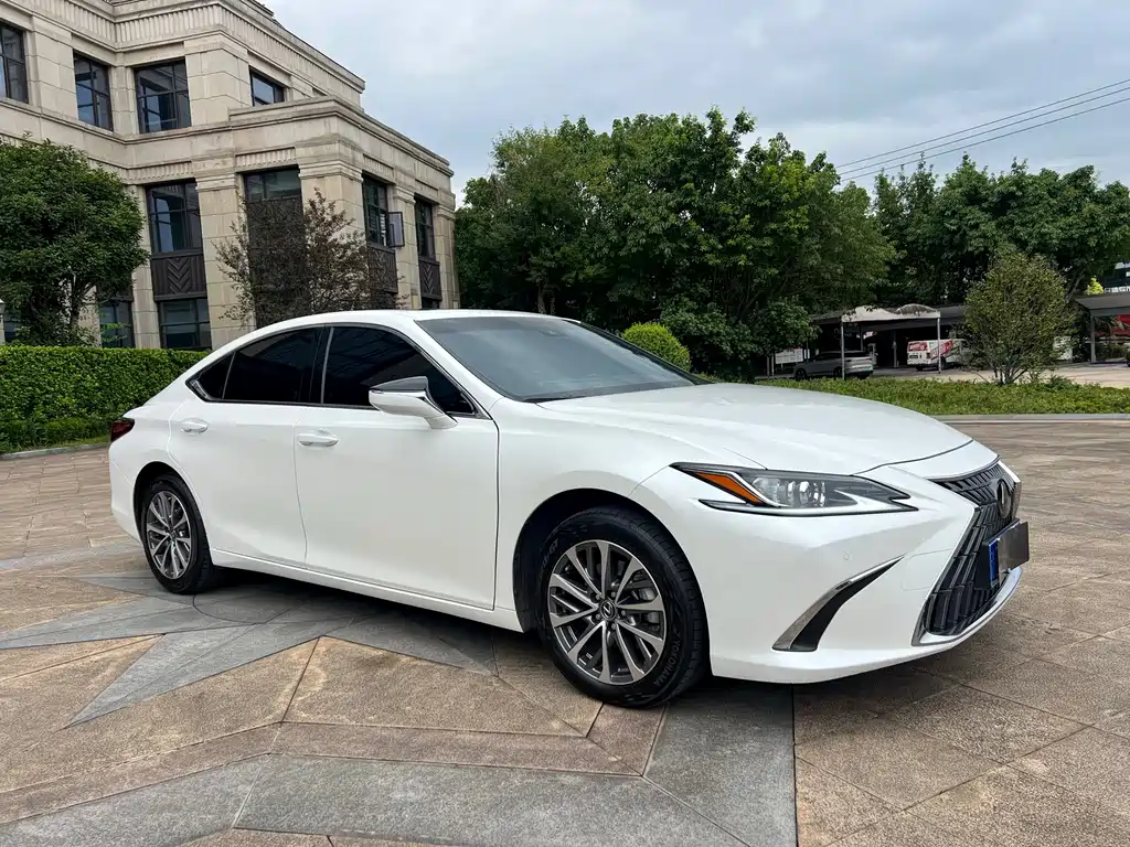 Lexus ES — миниатюра 3
