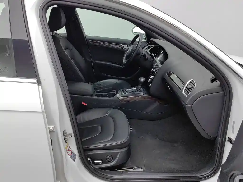 Audi A4L — миниатюра 23