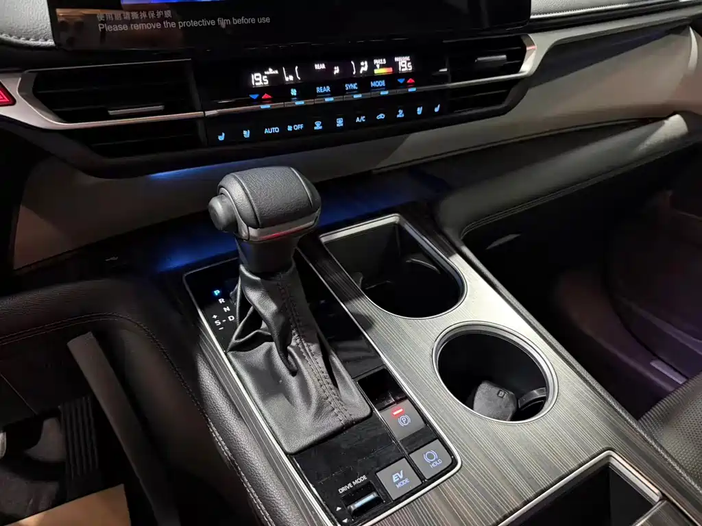 Toyota Granvia — миниатюра 15
