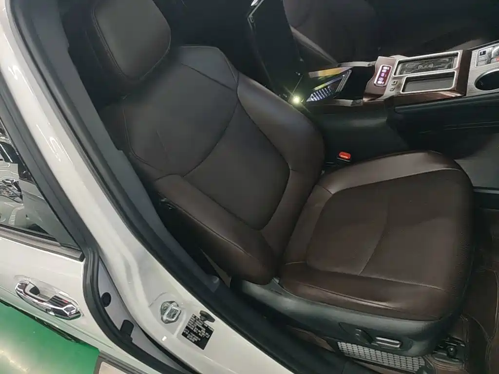 Toyota Granvia — миниатюра 25