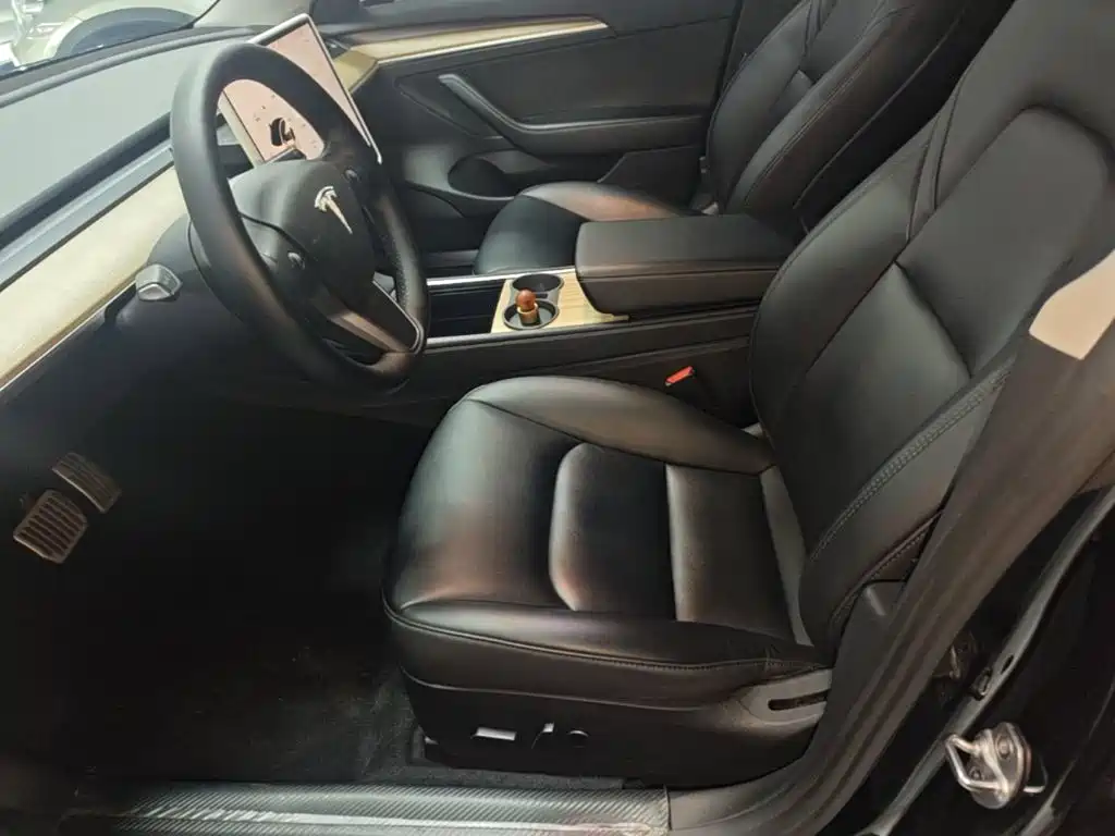Tesla Model 3 — миниатюра 15