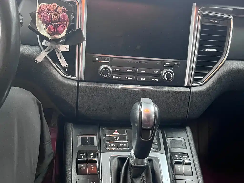 Porsche Macan — миниатюра 8