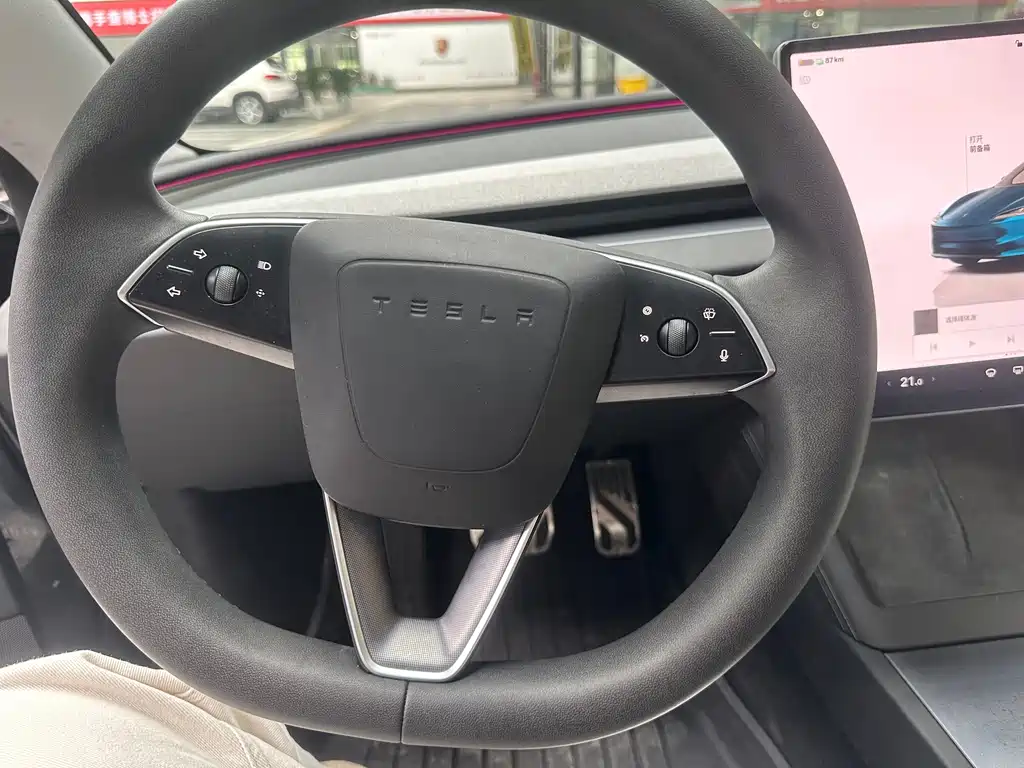 Tesla Model 3 — миниатюра 7