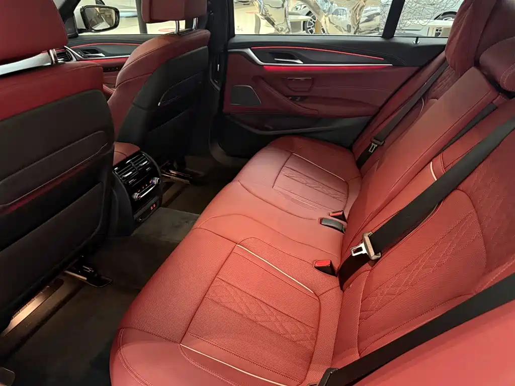 BMW 5 Series — миниатюра 5