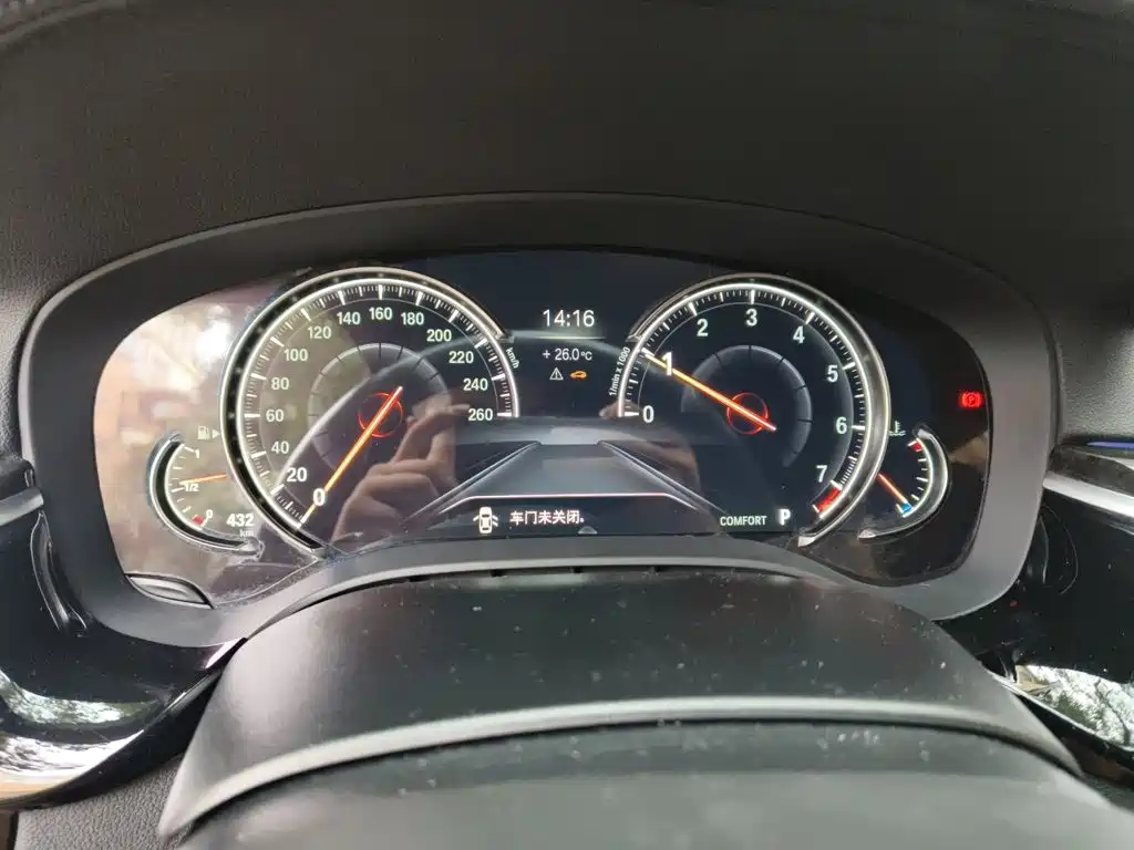 BMW 5 Series — миниатюра 12