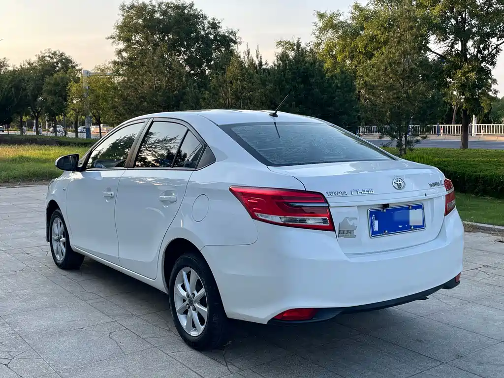 Toyota Yaris L — миниатюра 4