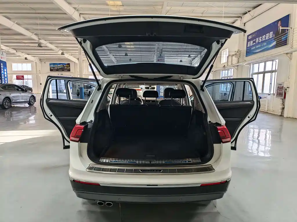 Volkswagen Tiguan L — миниатюра 16