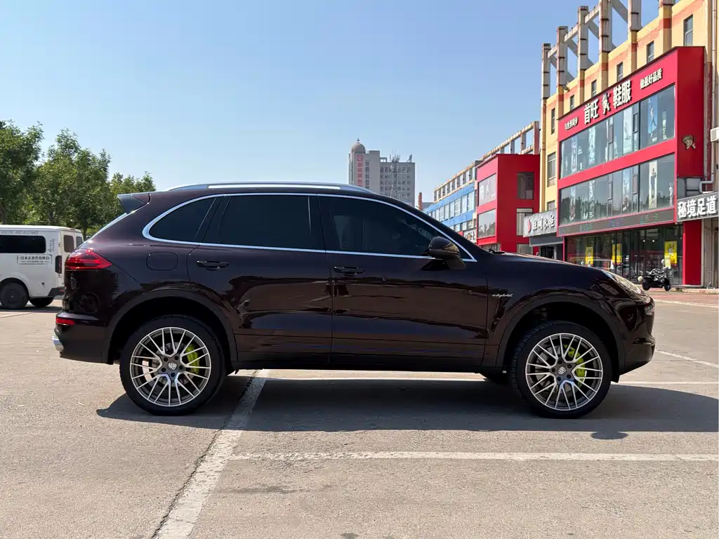Porsche Cayenne Hybrid — миниатюра 16