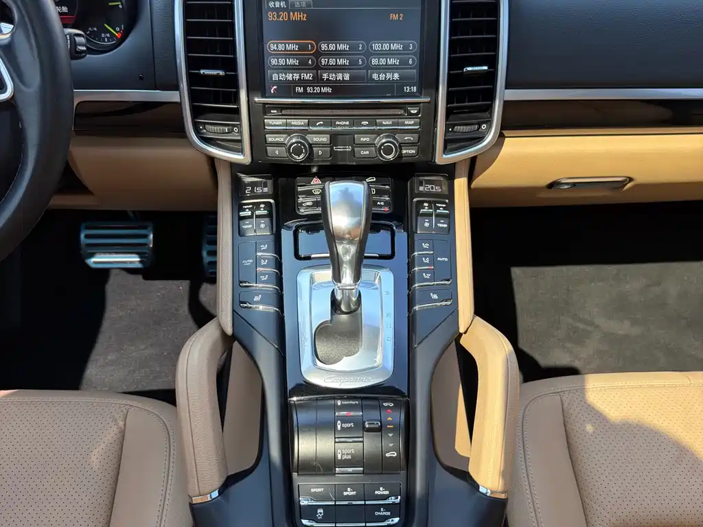Porsche Cayenne Hybrid — миниатюра 9