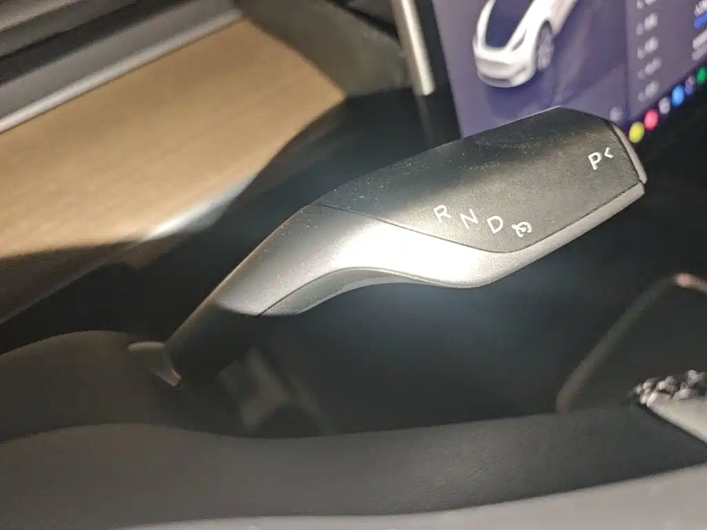 Tesla Model Y — миниатюра 7