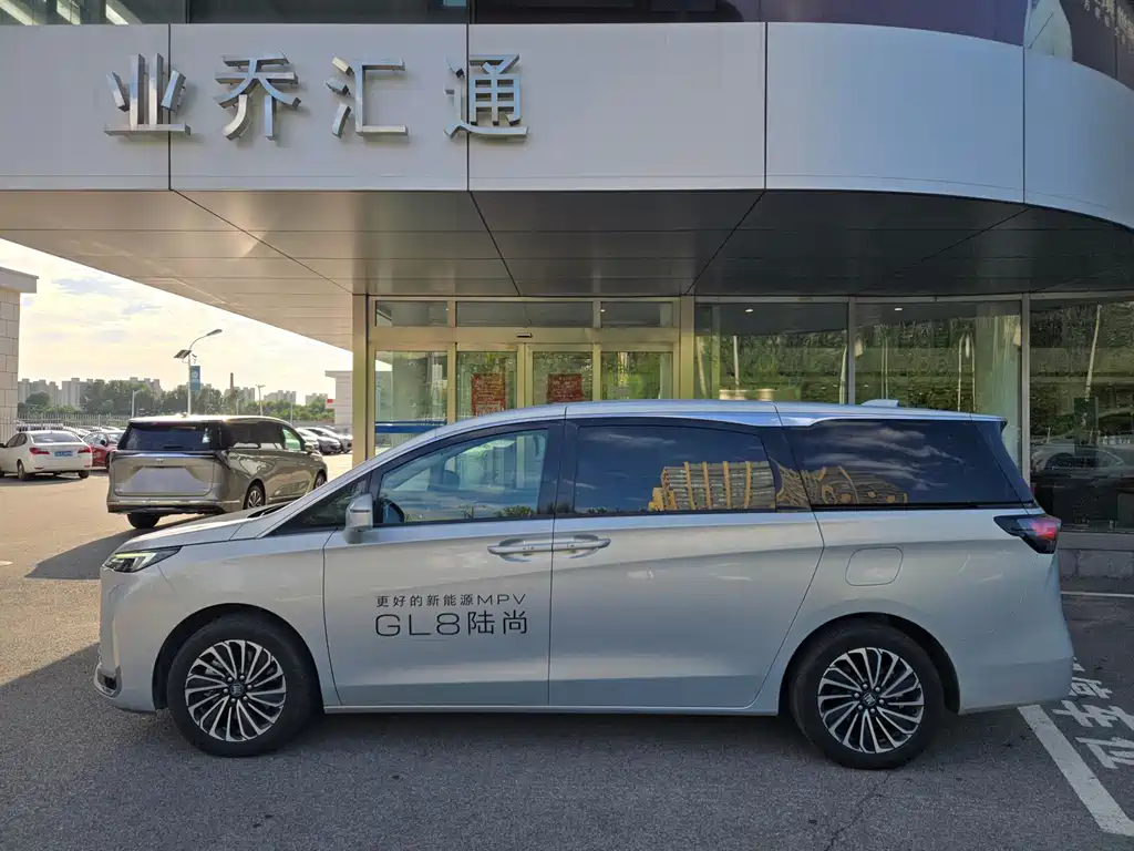Buick GL8 Hybrid — миниатюра 6