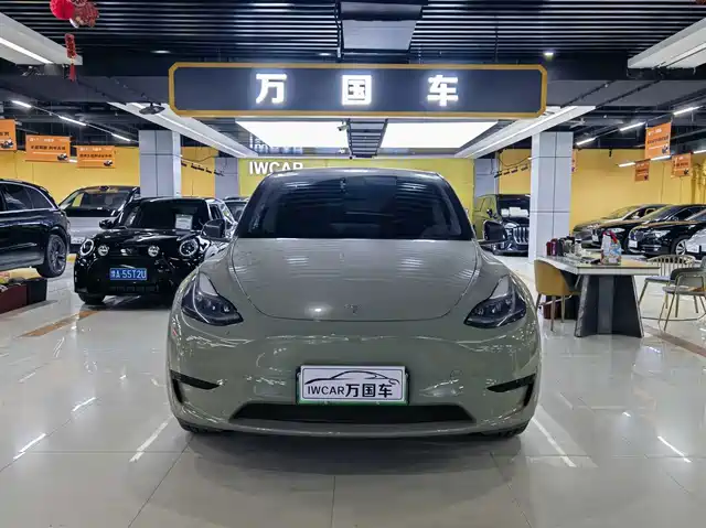 TESLA MODEL Y 2024
