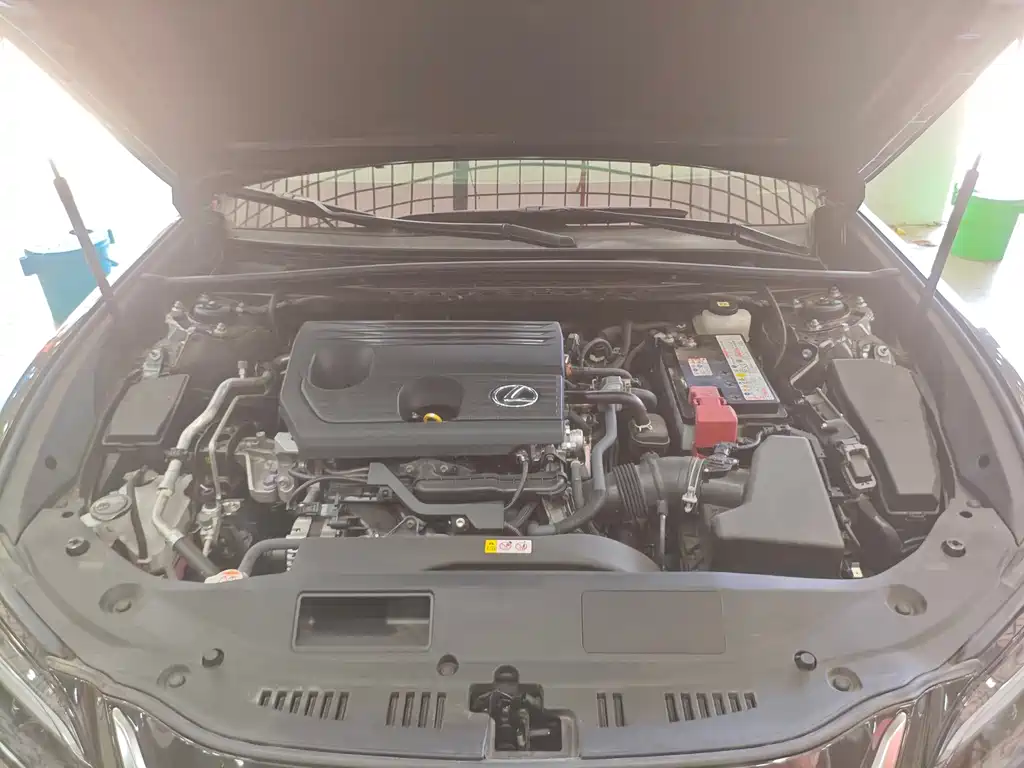 Lexus ES — миниатюра 9
