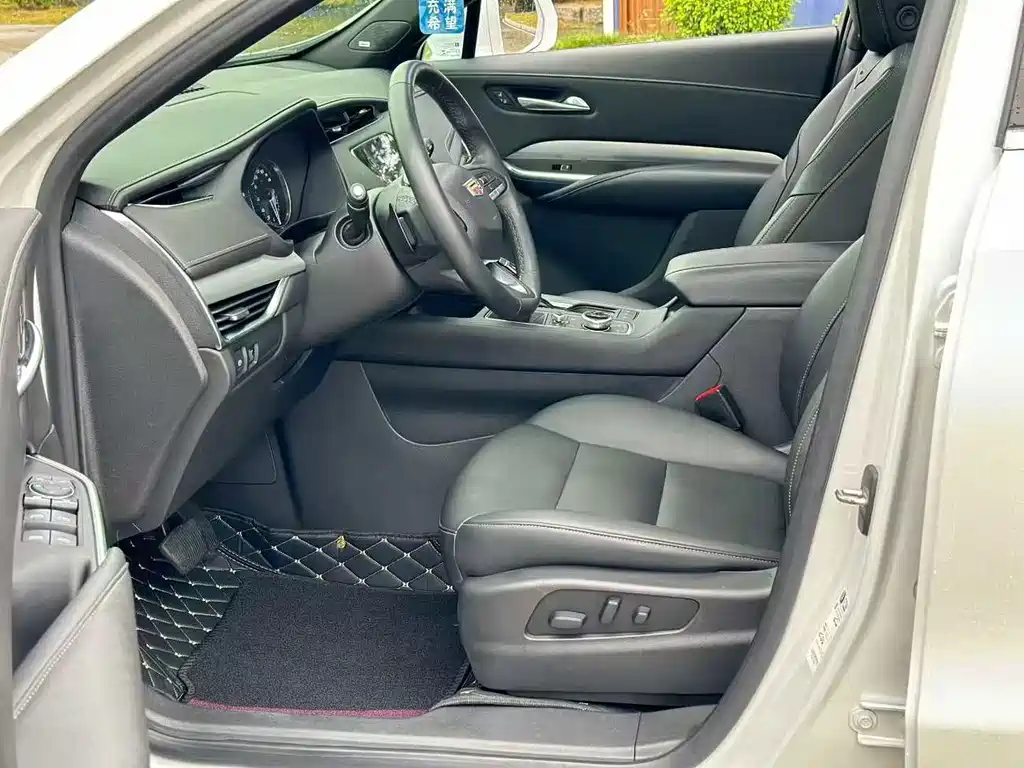 Cadillac XT4 — миниатюра 5