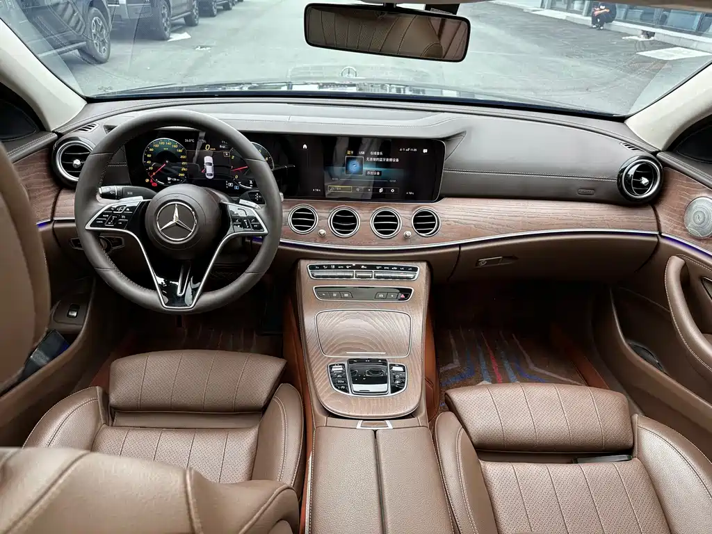 Mercedes-Benz E-Class — миниатюра 10