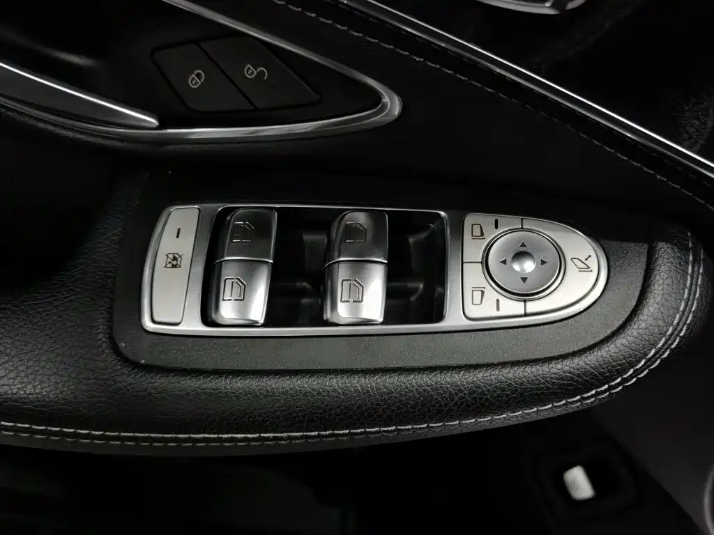 Mercedes-Benz C-Class — миниатюра 9