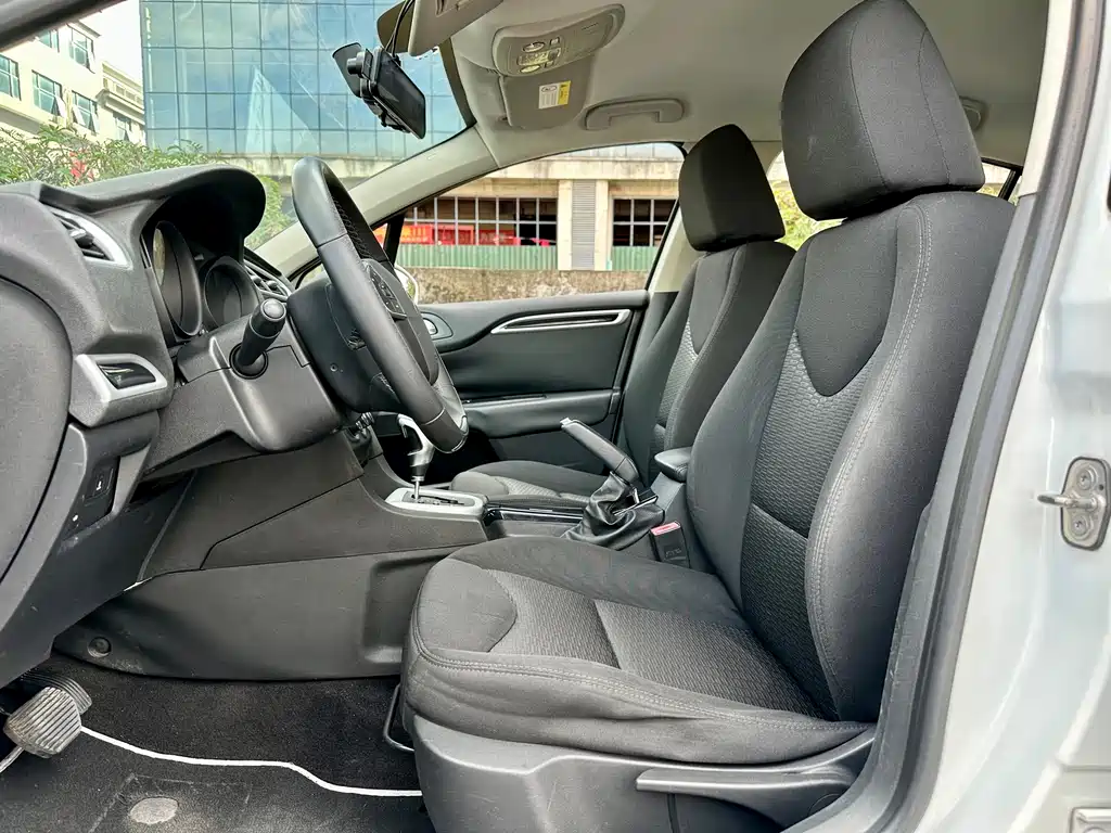 Citroen C4L — миниатюра 6
