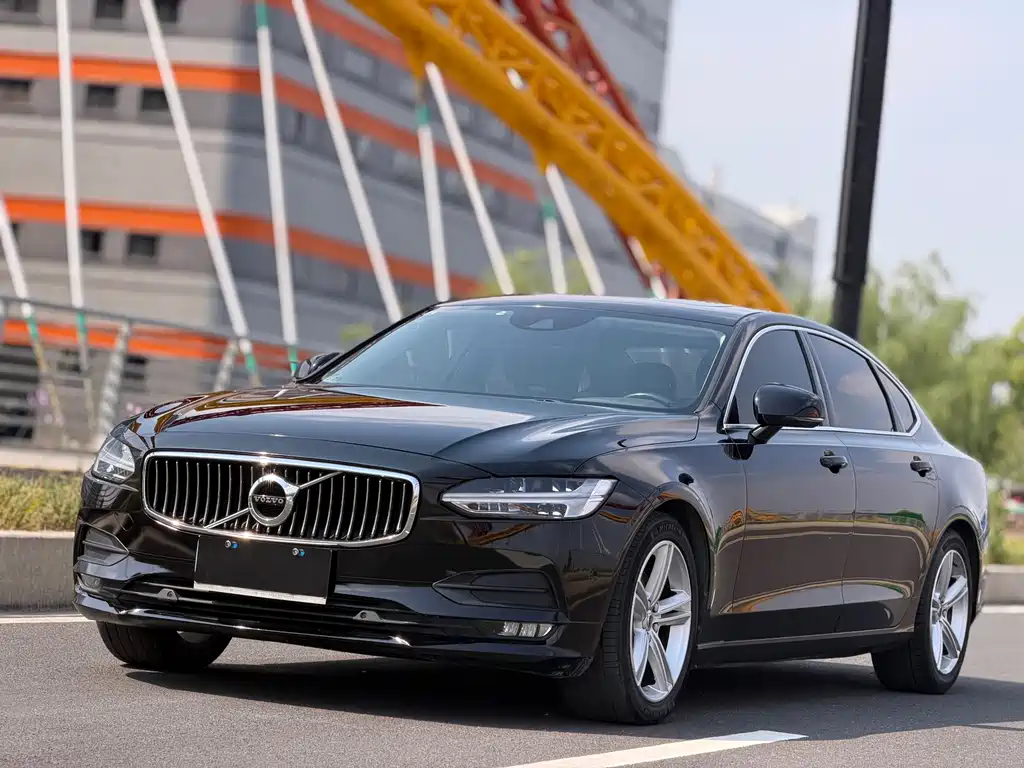 Купить Volvo S90