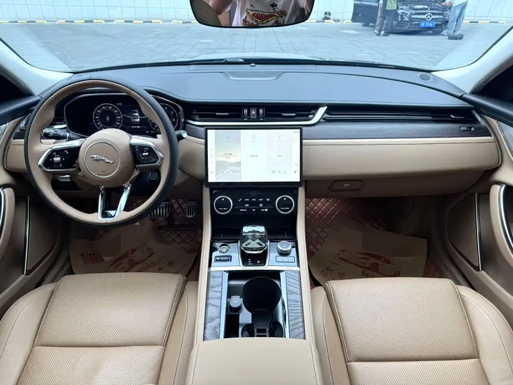 Jaguar XFL 2024 2.0T P250 Premium Luxury