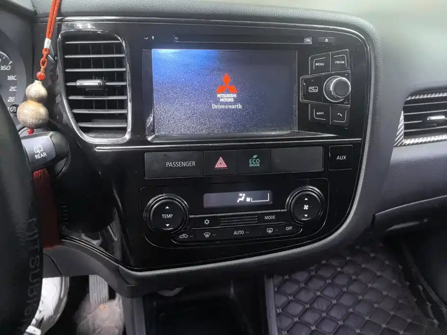 Mitsubishi Outlander (Import) 2.0L two-wheel drive value-added version 5 seats, фото 13