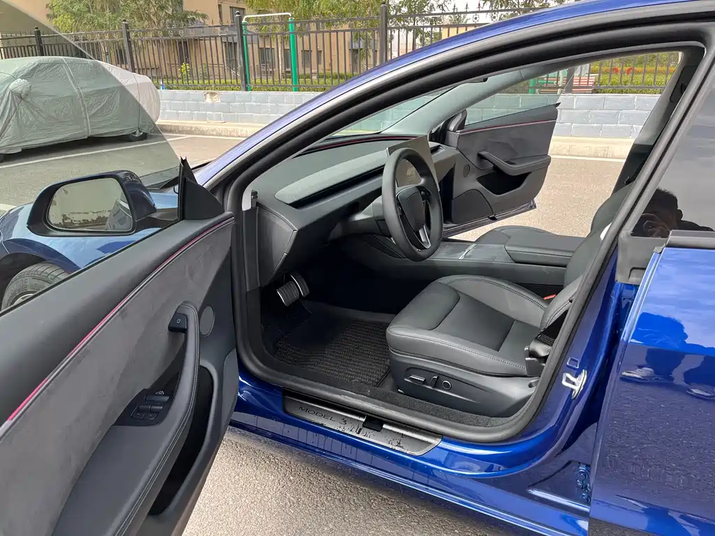 Tesla Model 3 — миниатюра 4