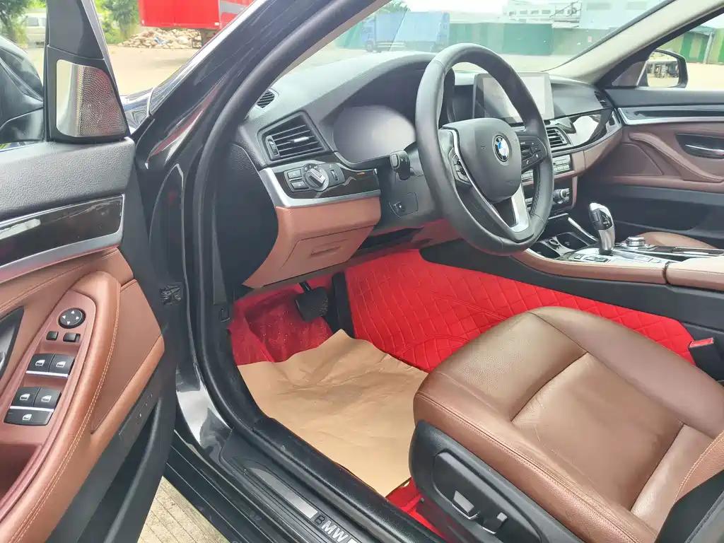 BMW 5 Series — миниатюра 8