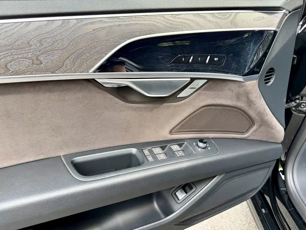 Audi A8 — миниатюра 10