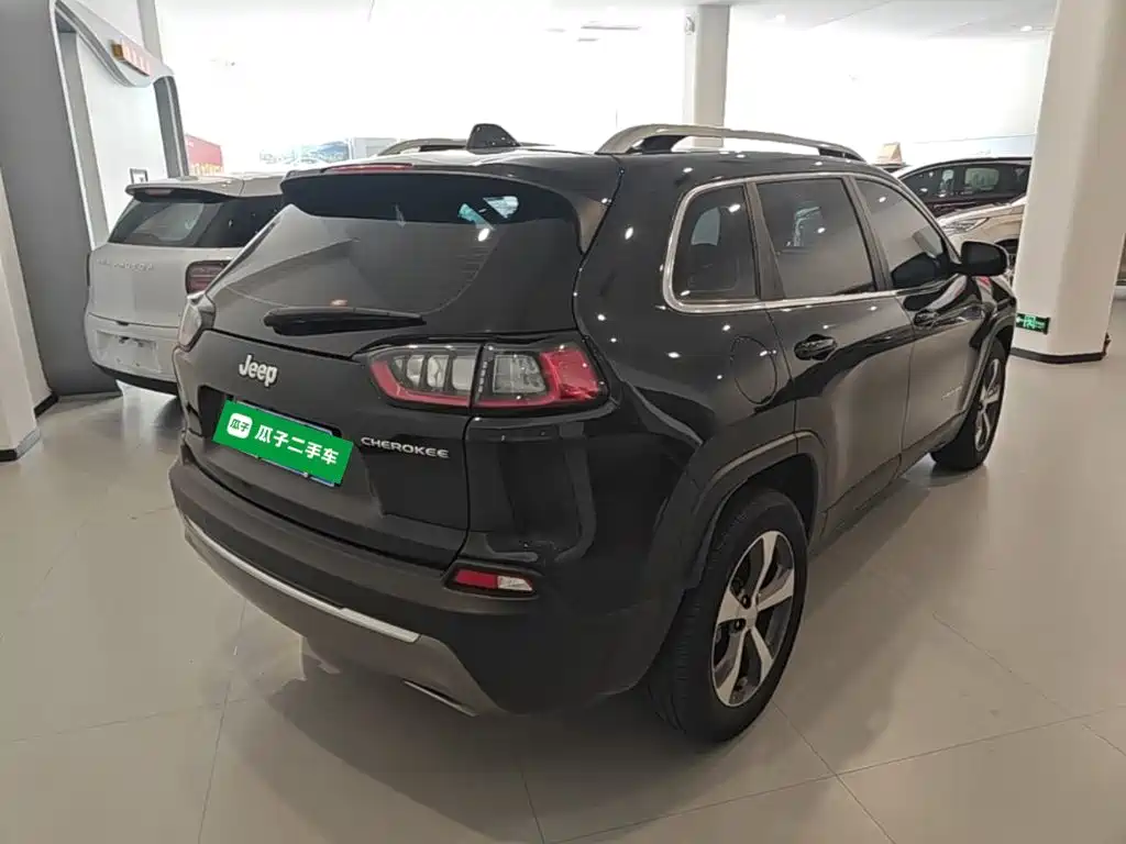 Jeep Cherokee — миниатюра 7
