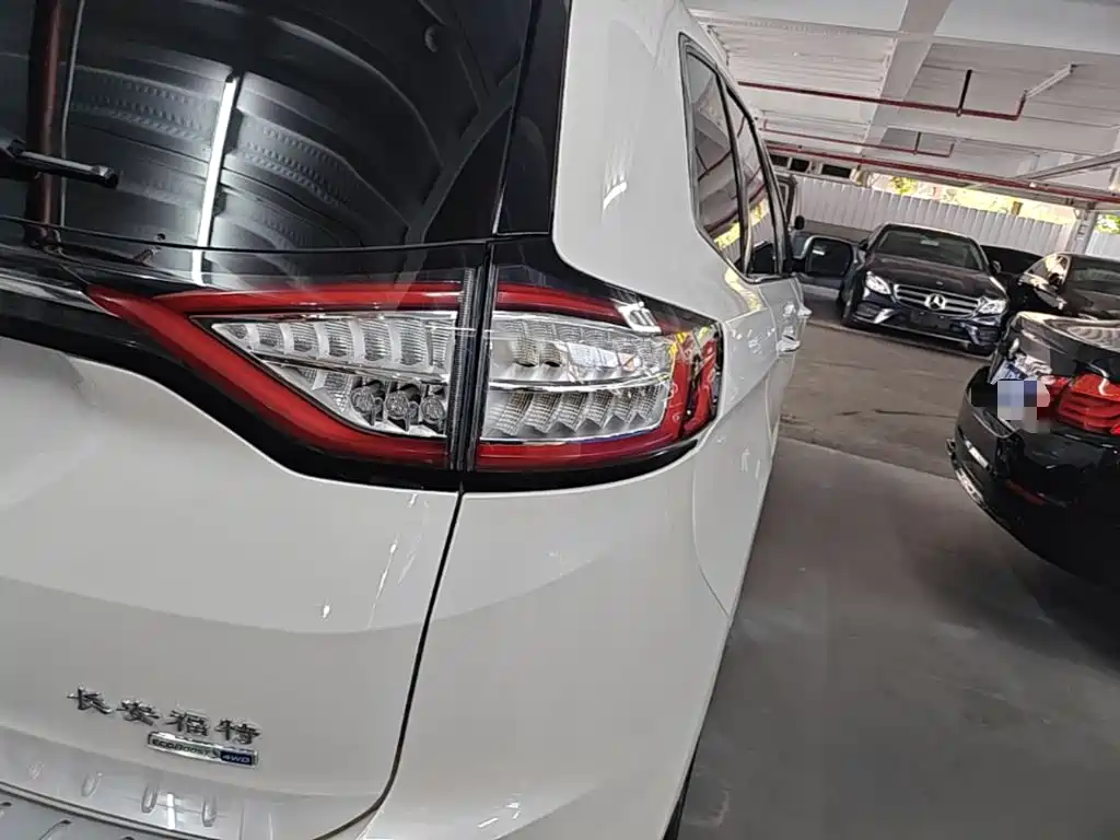Ford Edge — миниатюра 8