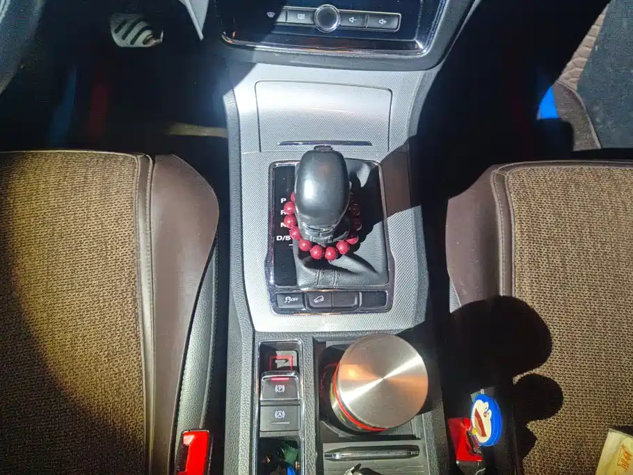 Roewe RX5 — миниатюра 15