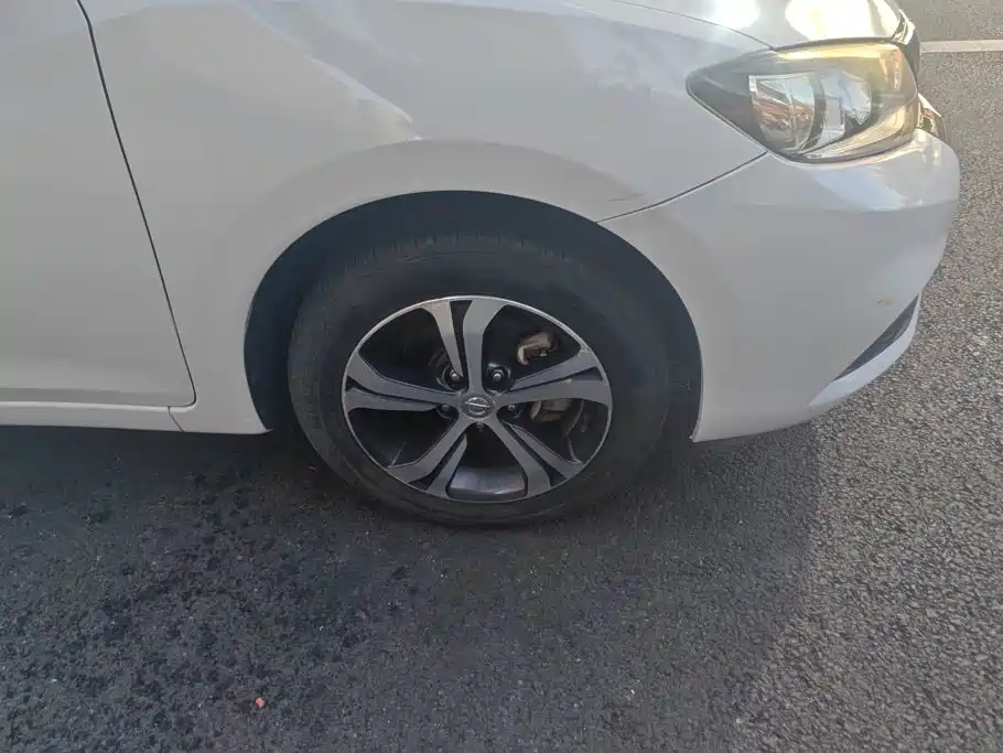 Nissan Tiida — миниатюра 6