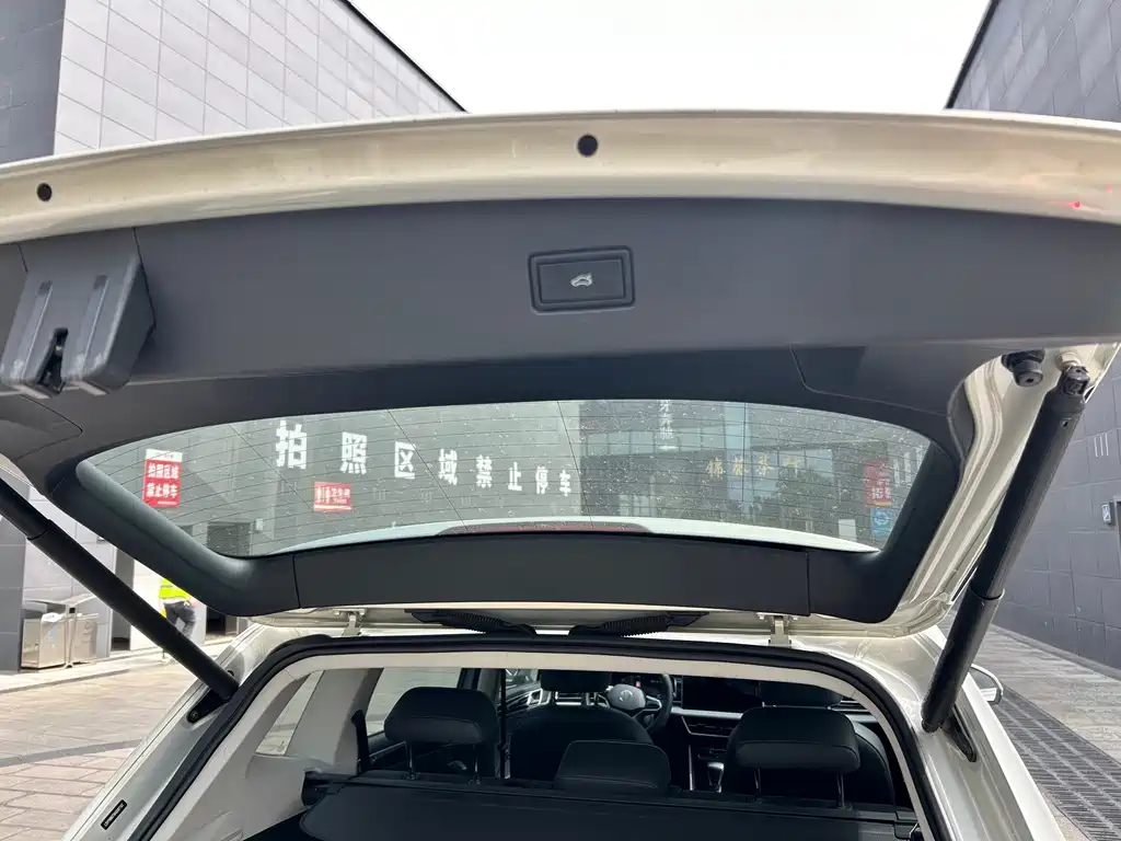 Volkswagen Tiguan L — миниатюра 16