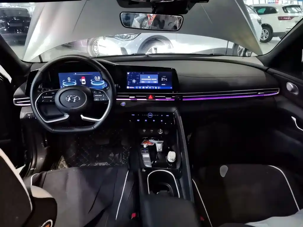 Hyundai Elantra — миниатюра 10