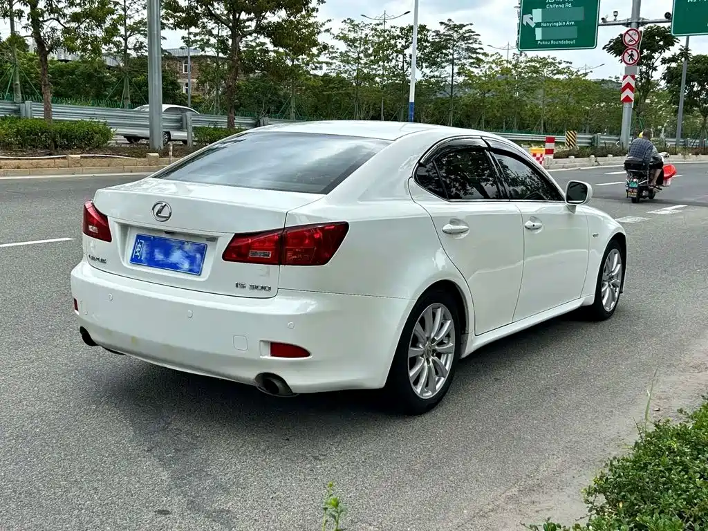 Lexus IS — миниатюра 4