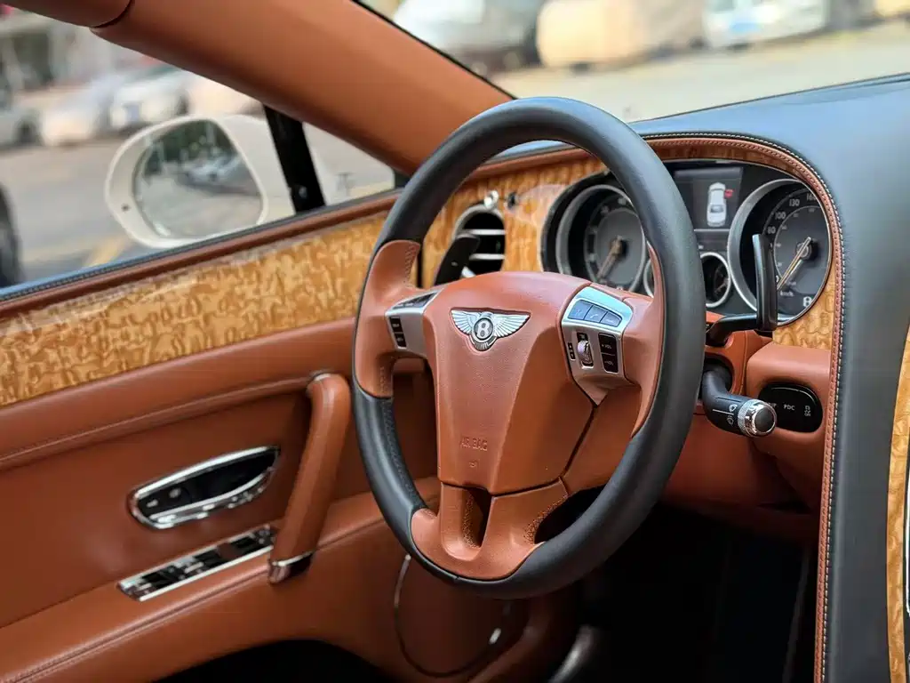 Bentley Flying Spur — миниатюра 15