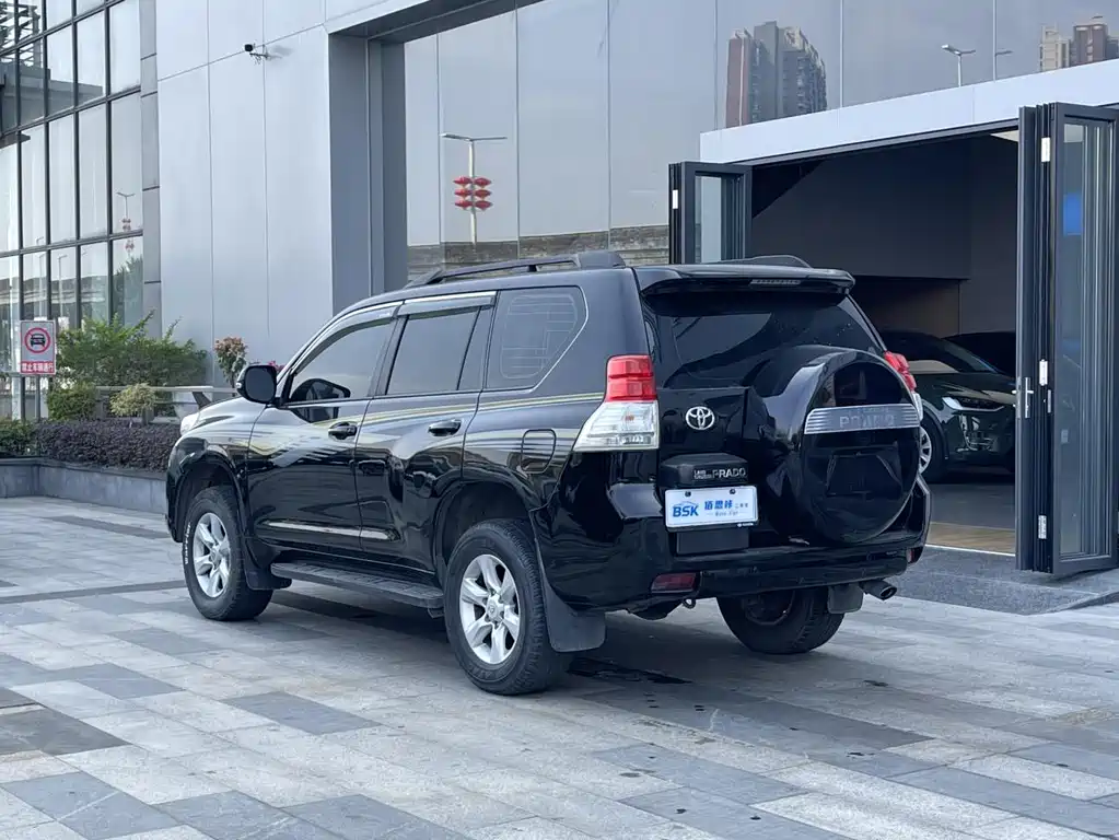 Toyota Land Cruiser Prado 2010 2.7L AT Luxury