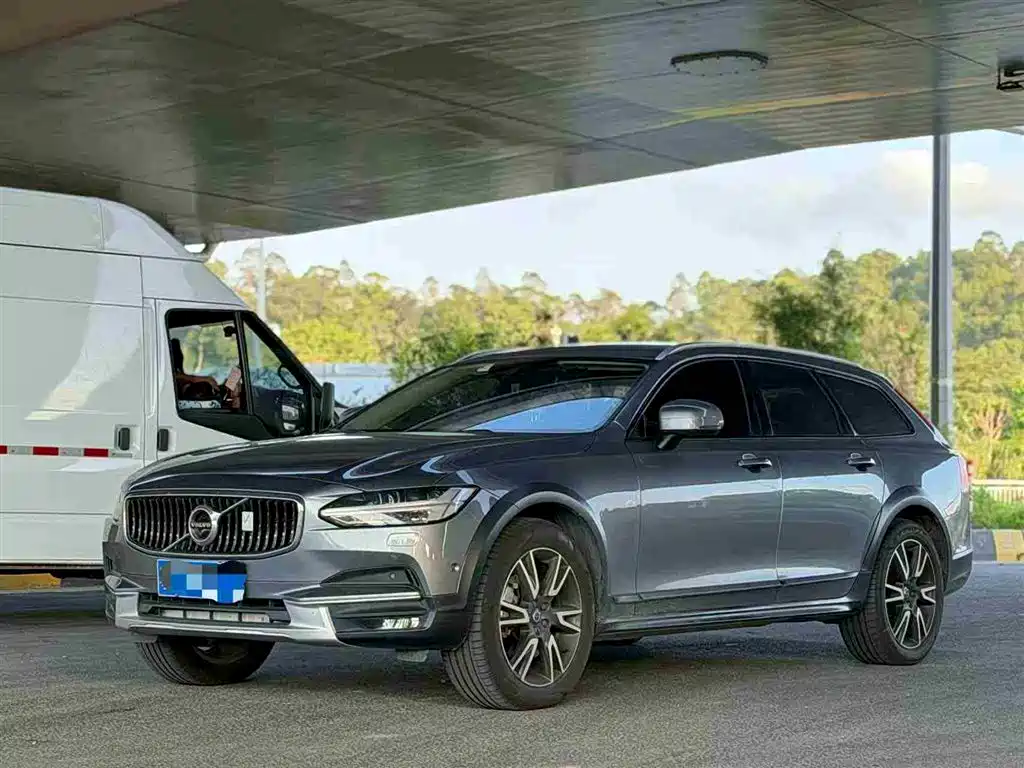 Купить Volvo V90