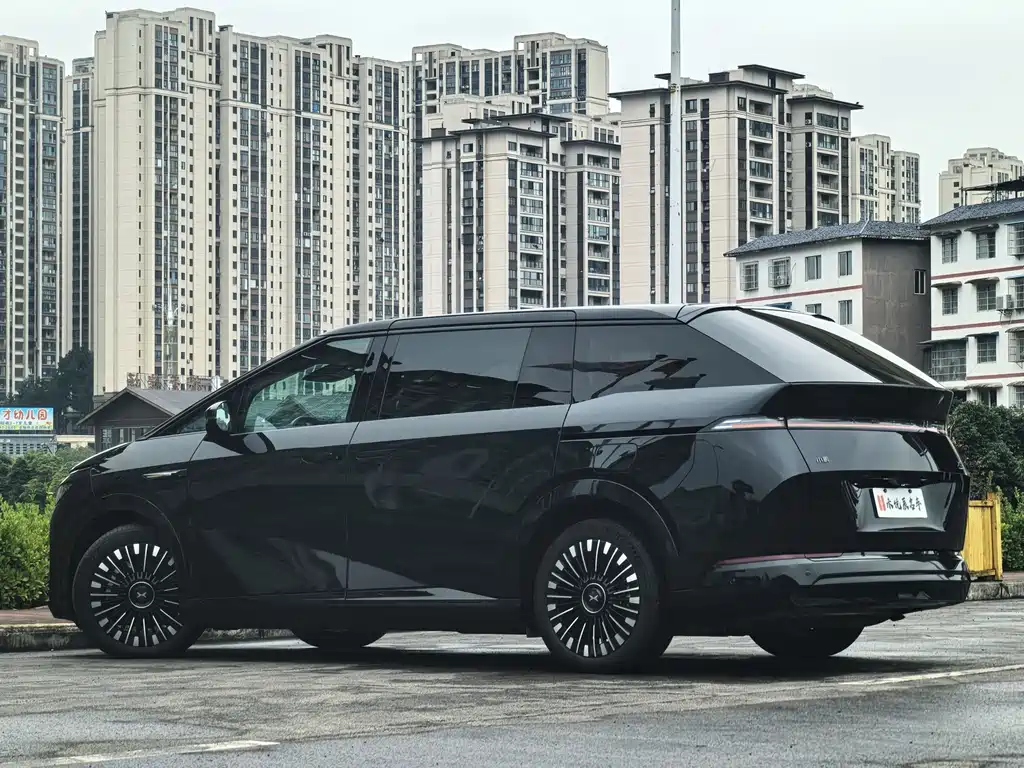 XPeng X9 — миниатюра 15