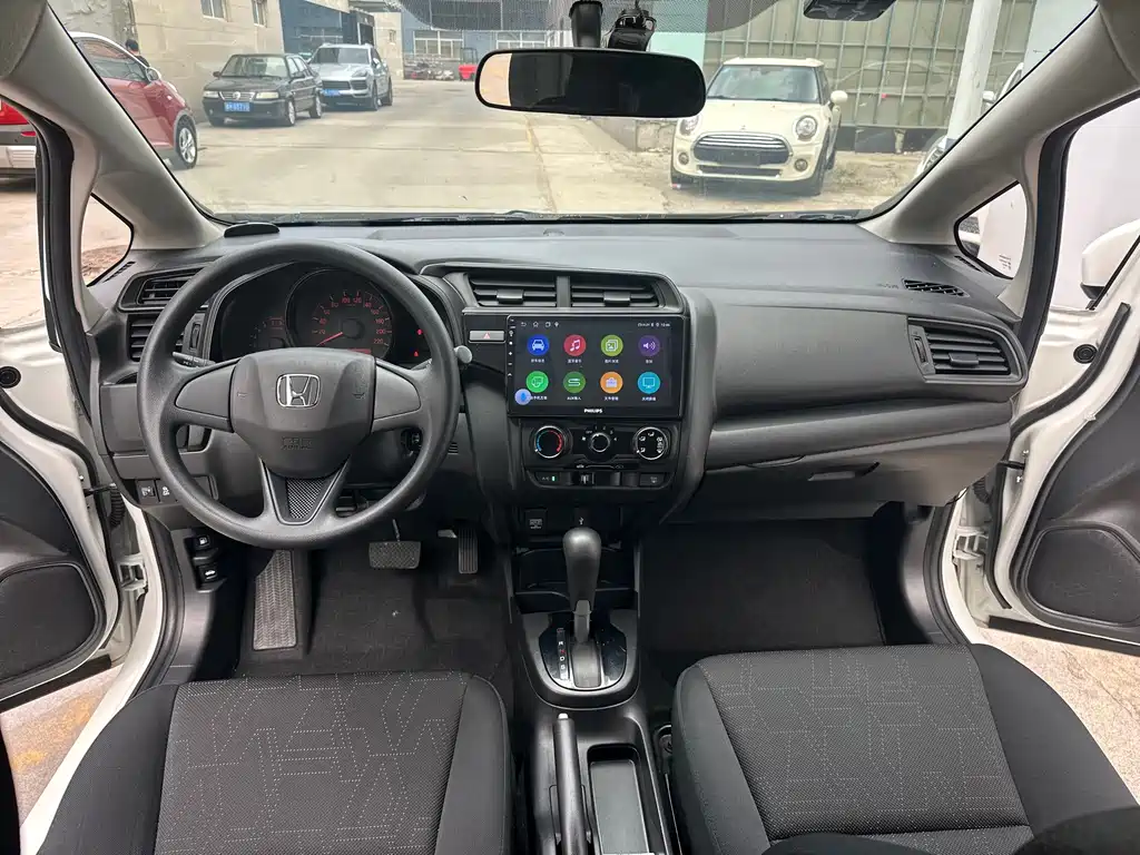 Honda Fit — миниатюра 6