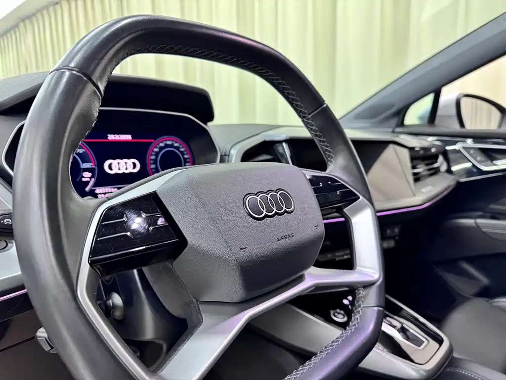 AUDI Q4 E TRON