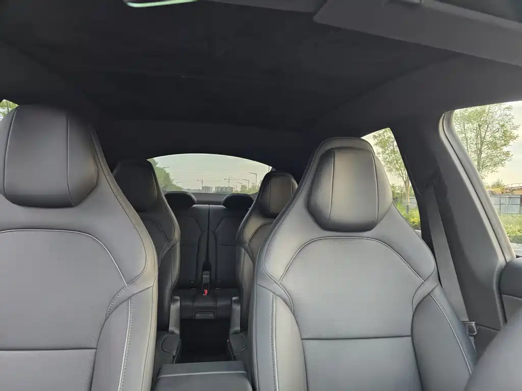 Tesla Model Y L — миниатюра 9