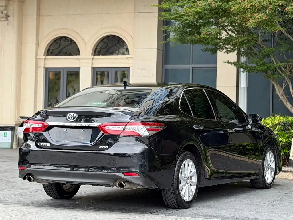 Toyota Camry — миниатюра 10